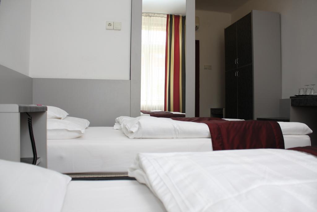 Hotel Griff Boedapest Buitenkant foto