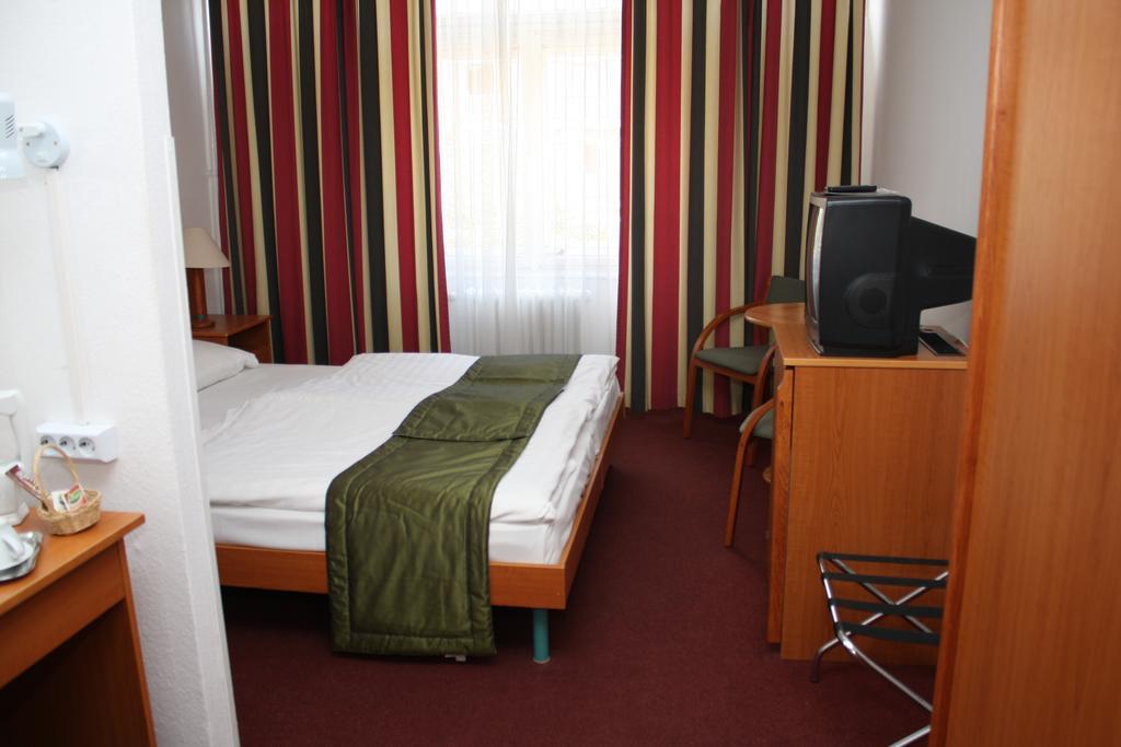 Hotel Griff Boedapest Buitenkant foto