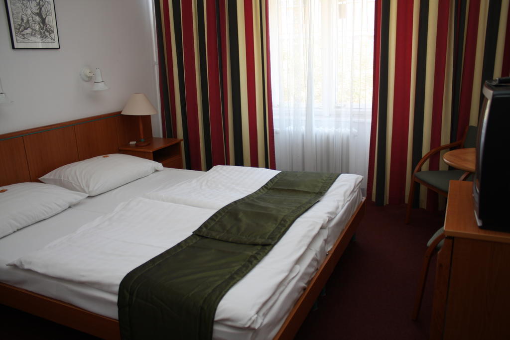 Hotel Griff Boedapest Buitenkant foto